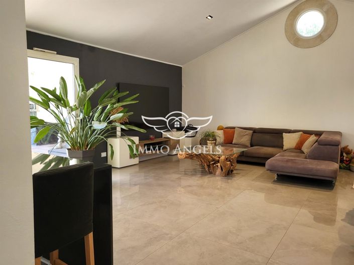 Image No.5-5 Bed House for sale