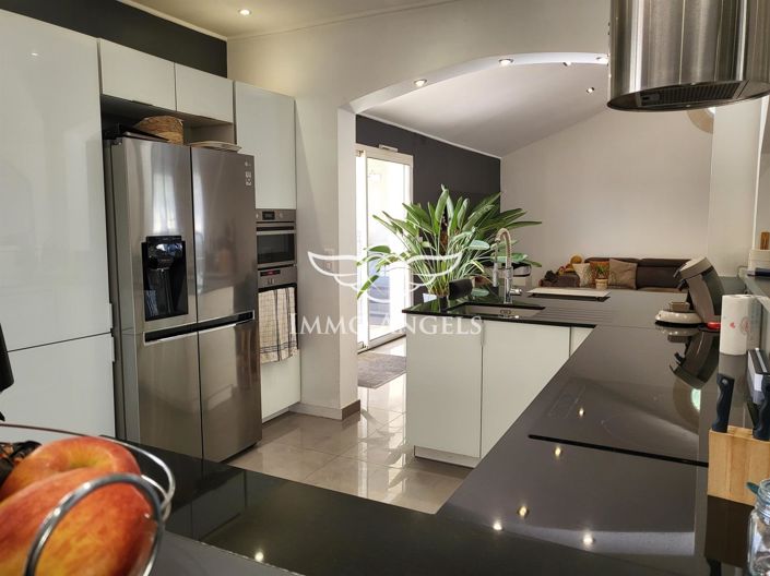 Image No.6-5 Bed House for sale