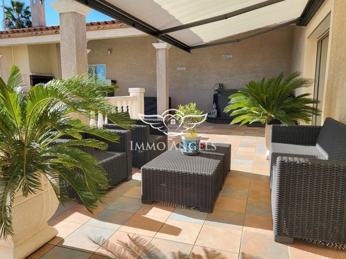 Image No.8-5 Bed House for sale