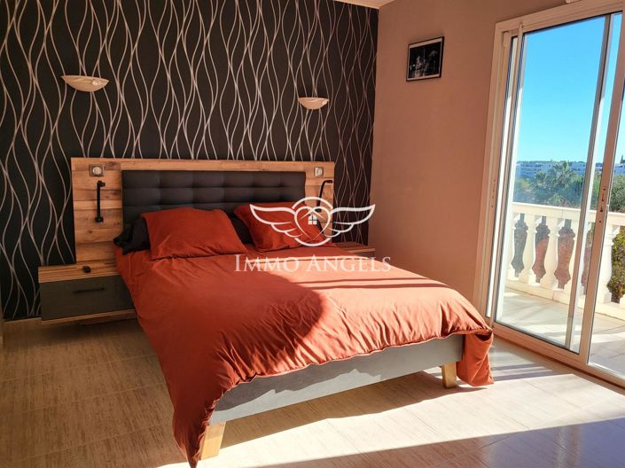 Image No.9-5 Bed House for sale