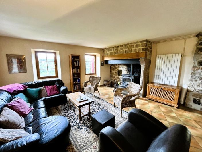 Image No.7-7 Bed House for sale