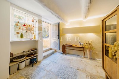 1 - Crillon-le-Brave, House