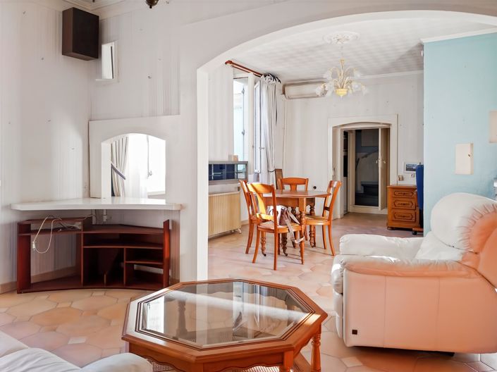 Image No.2-5 Bed House for sale