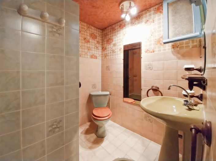 Image No.8-5 Bed House for sale