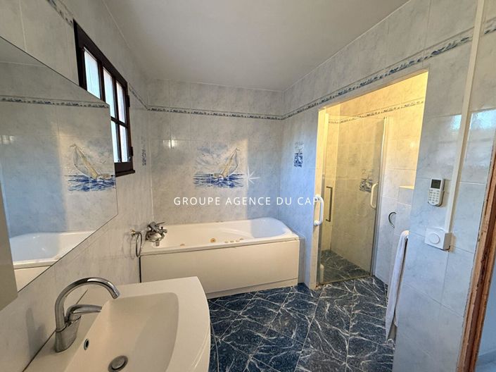 Image No.8-3 Bed House for sale