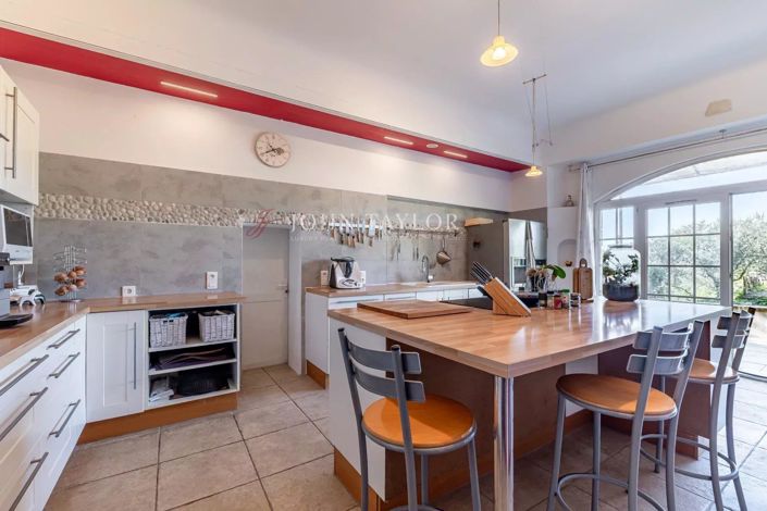 Image No.15-Maison de 9 chambres à vendre à Cadenet