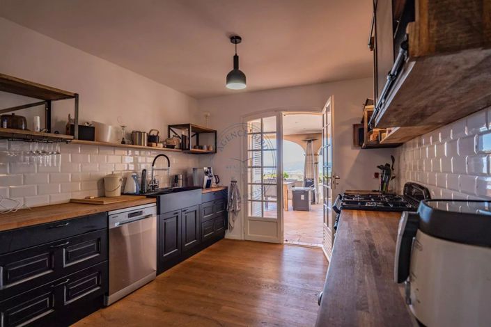 Image No.10-4 Bed House for sale