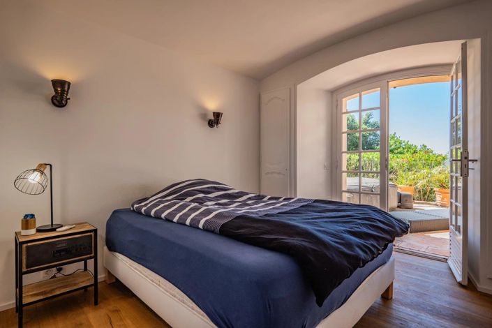 Image No.12-4 Bed House for sale