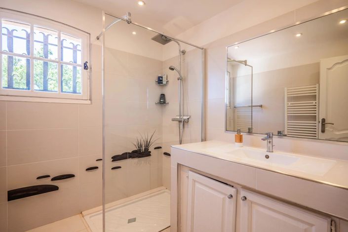 Image No.17-4 Bed House for sale