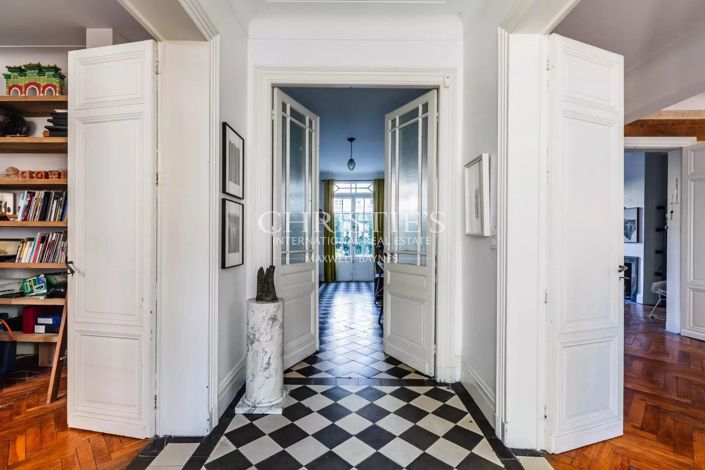 Image No.8-5 Bed House for sale