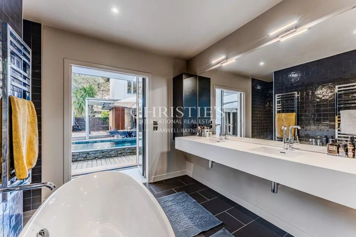 Image No.12-5 Bed House for sale