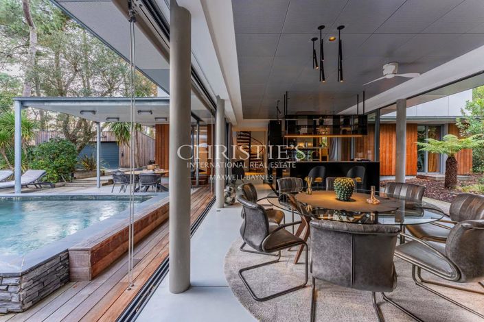 Image No.8-5 Bed House for sale