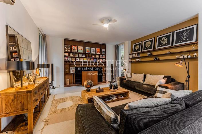 Image No.9-5 Bed House for sale