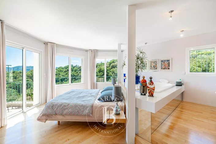 Image No.10-4 Bed House for sale