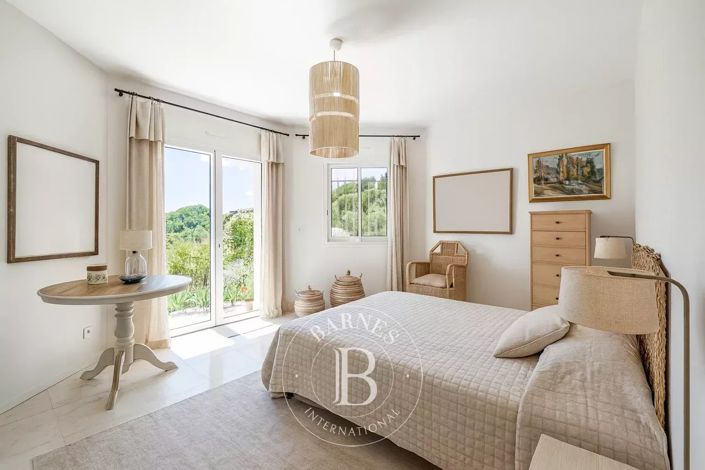 Image No.12-4 Bed House for sale