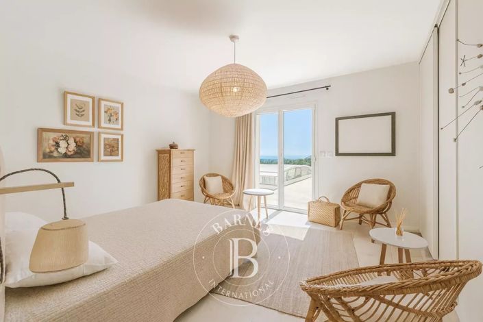 Image No.13-4 Bed House for sale