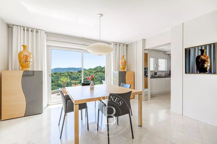 Image No.8-4 Bed House for sale