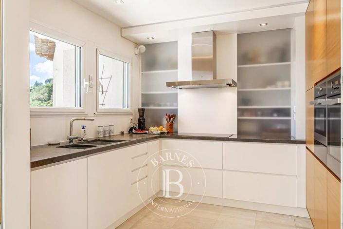 Image No.9-4 Bed House for sale