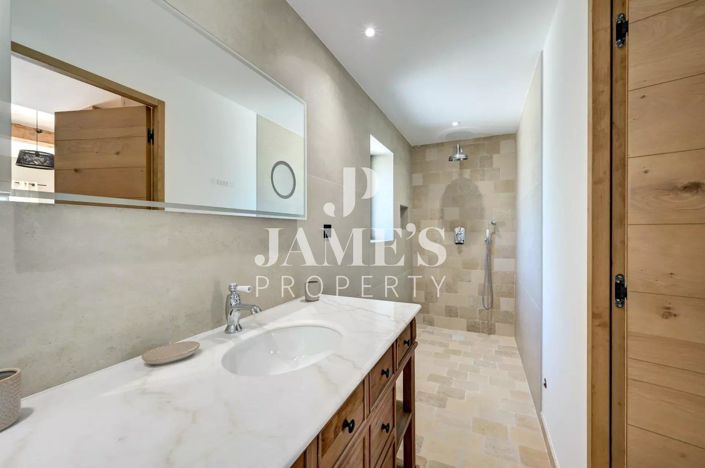 Image No.17-5 Bed House for sale