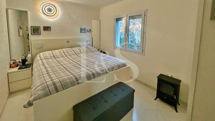 Image No.5-2 Bed House for sale