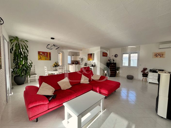 Image No.5-2 Bed House for sale