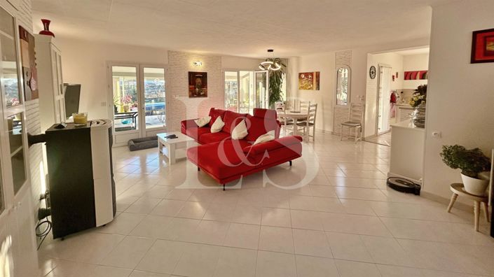 Image No.8-2 Bed House for sale