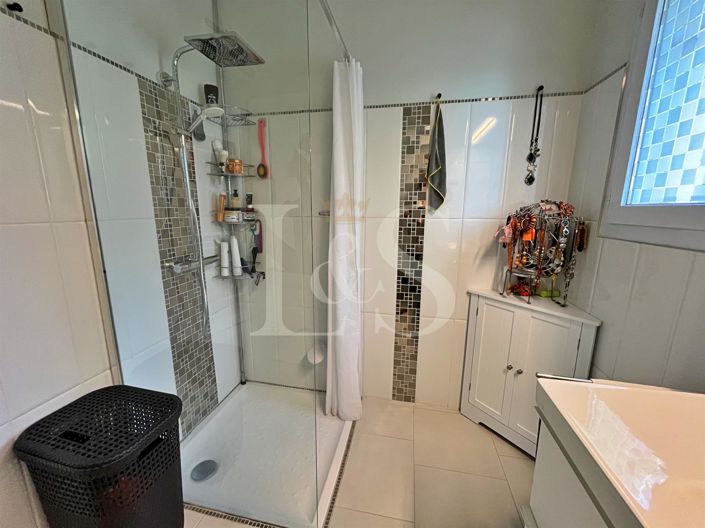 Image No.8-2 Bed House for sale