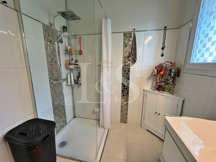 Image No.8-2 Bed House for sale