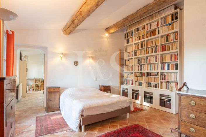 Image No.6-7 Bed House for sale