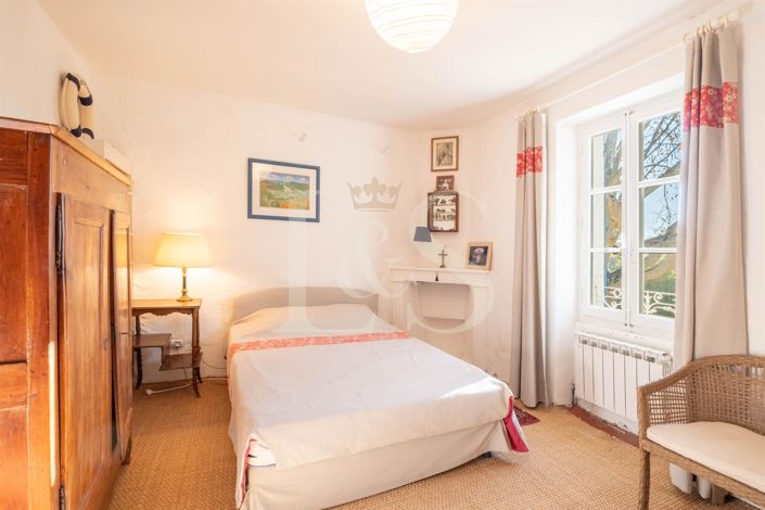 Image No.7-7 Bed House for sale