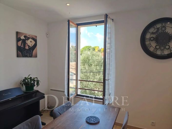 Image No.9-3 Bed House for sale