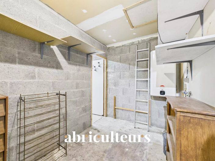 Image No.11-3 Bed House for sale