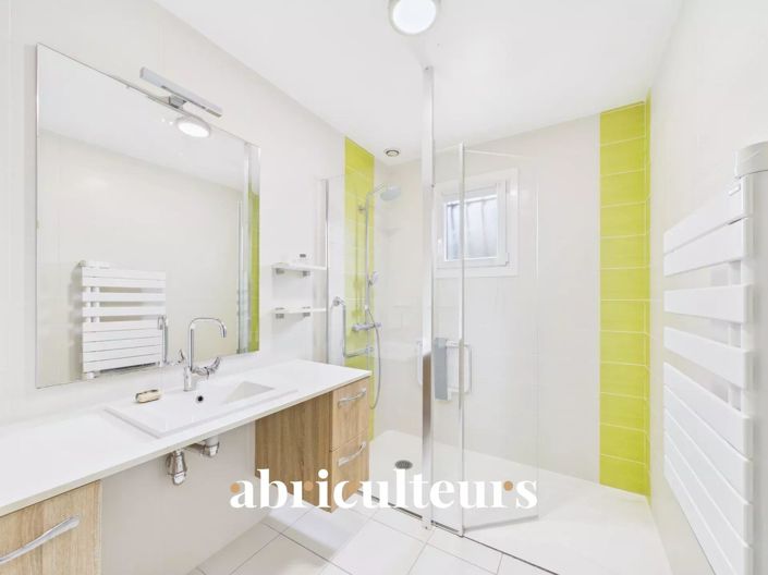 Image No.8-3 Bed House for sale