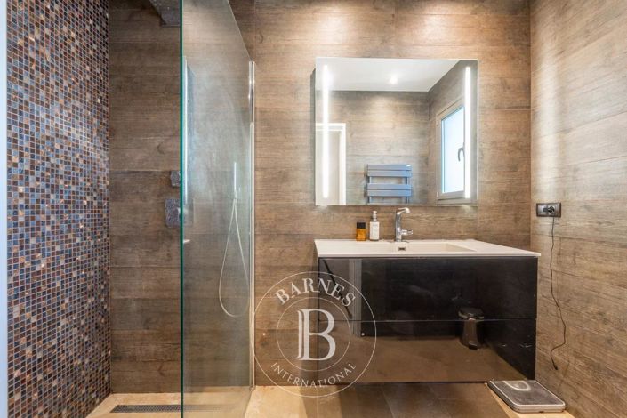 Image No.11-5 Bed House for sale