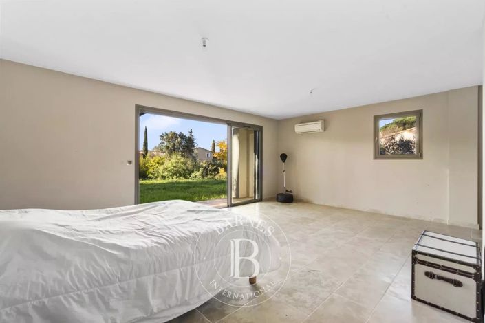 Image No.12-5 Bed House for sale