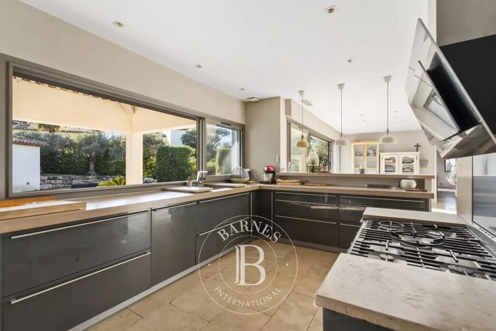 Image No.4-5 Bed House for sale