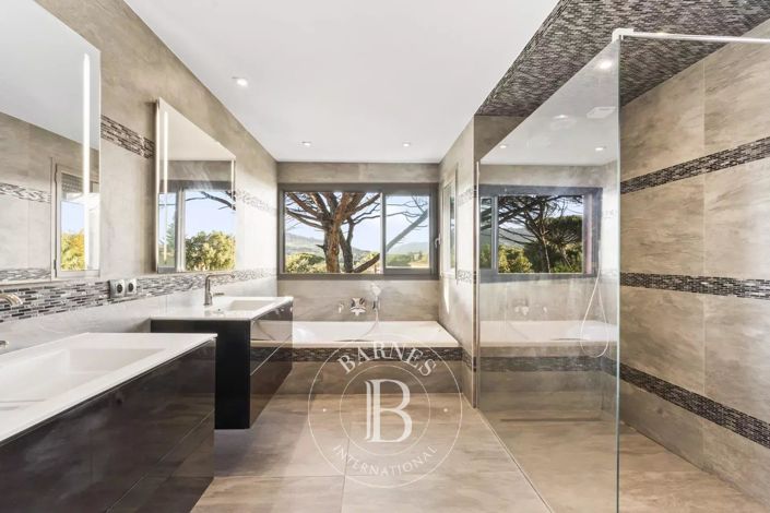 Image No.9-5 Bed House for sale