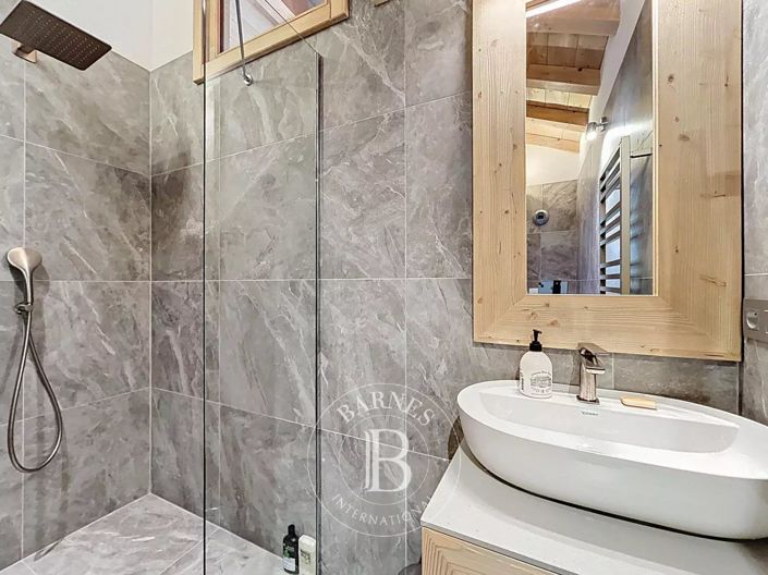 Image No.28-5 Bed House for sale