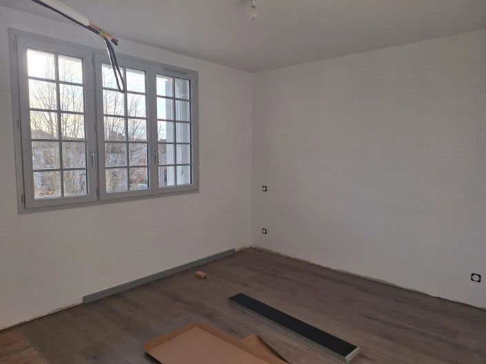 Image No.5-2 Bed House for sale