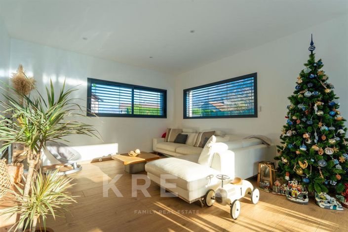 Image No.3-4 Bed House for sale