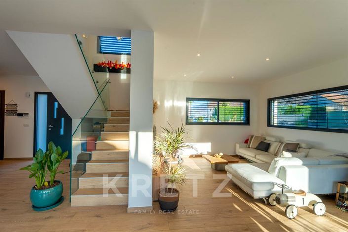 Image No.5-4 Bed House for sale