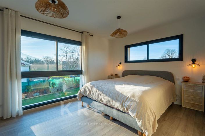 Image No.6-4 Bed House for sale