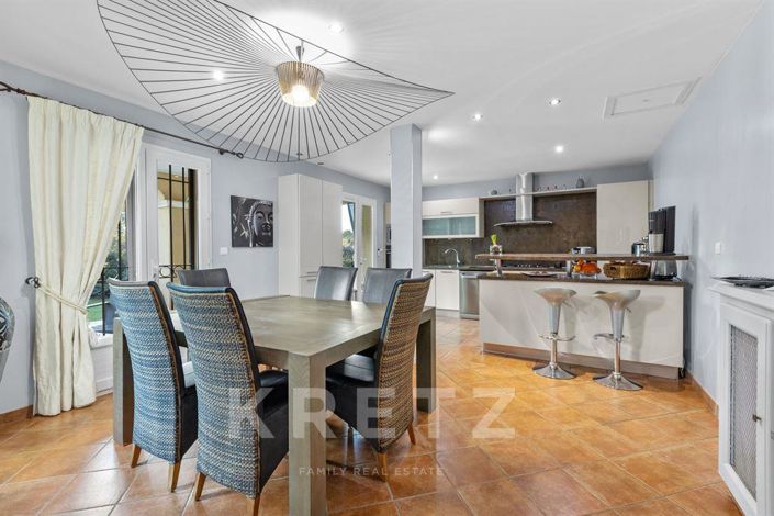 Image No.11-5 Bed House for sale