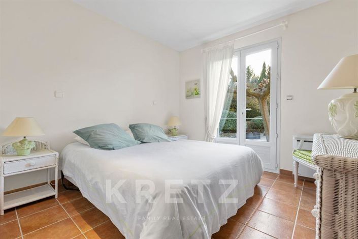 Image No.12-5 Bed House for sale