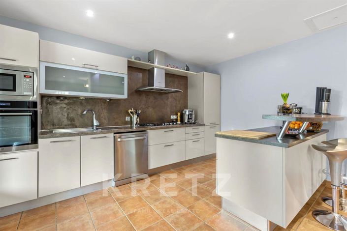 Image No.13-5 Bed House for sale