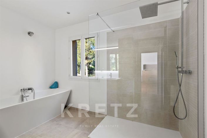 Image No.16-5 Bed House for sale