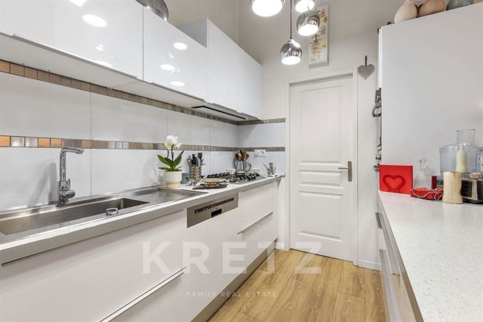 Image No.20-5 Bed House for sale