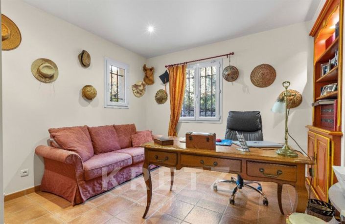 Image No.8-5 Bed House for sale