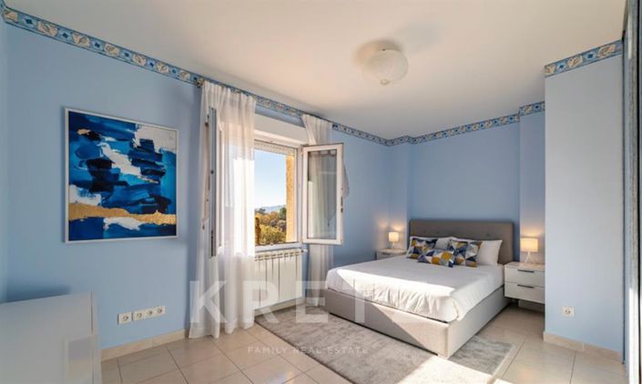 Image No.12-6 Bed House for sale