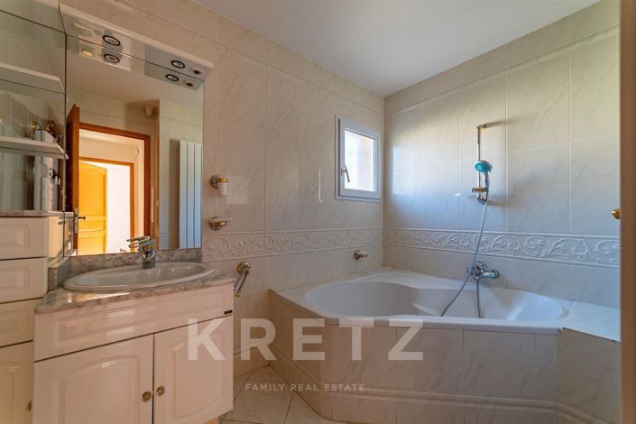 Image No.13-6 Bed House for sale